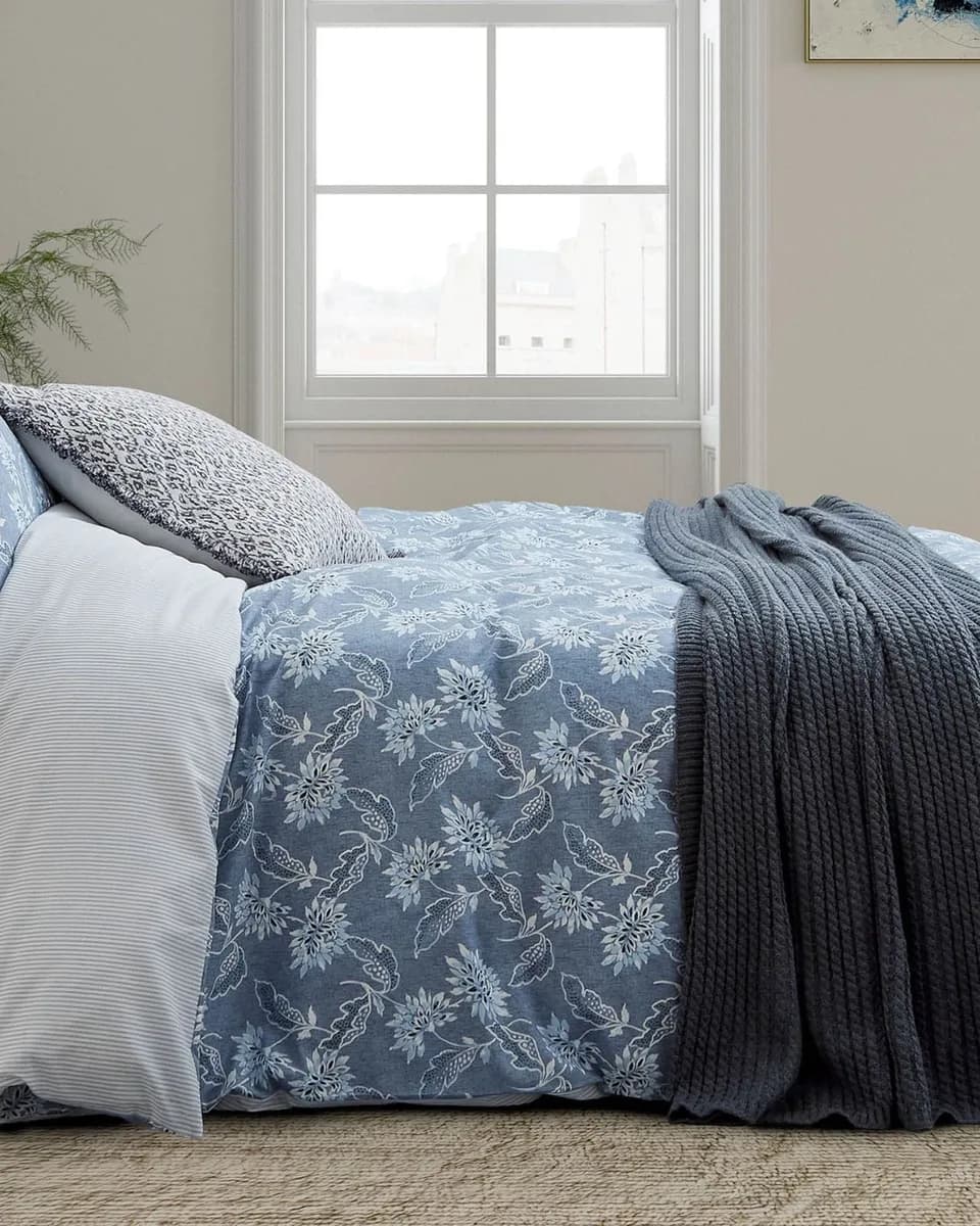 LINEN OBSESSION TEXTILE TRADING LLC - 19115 Bedeck of Belfast "Miya" Duvet Cover and Oxford Pillowcase in Chambray