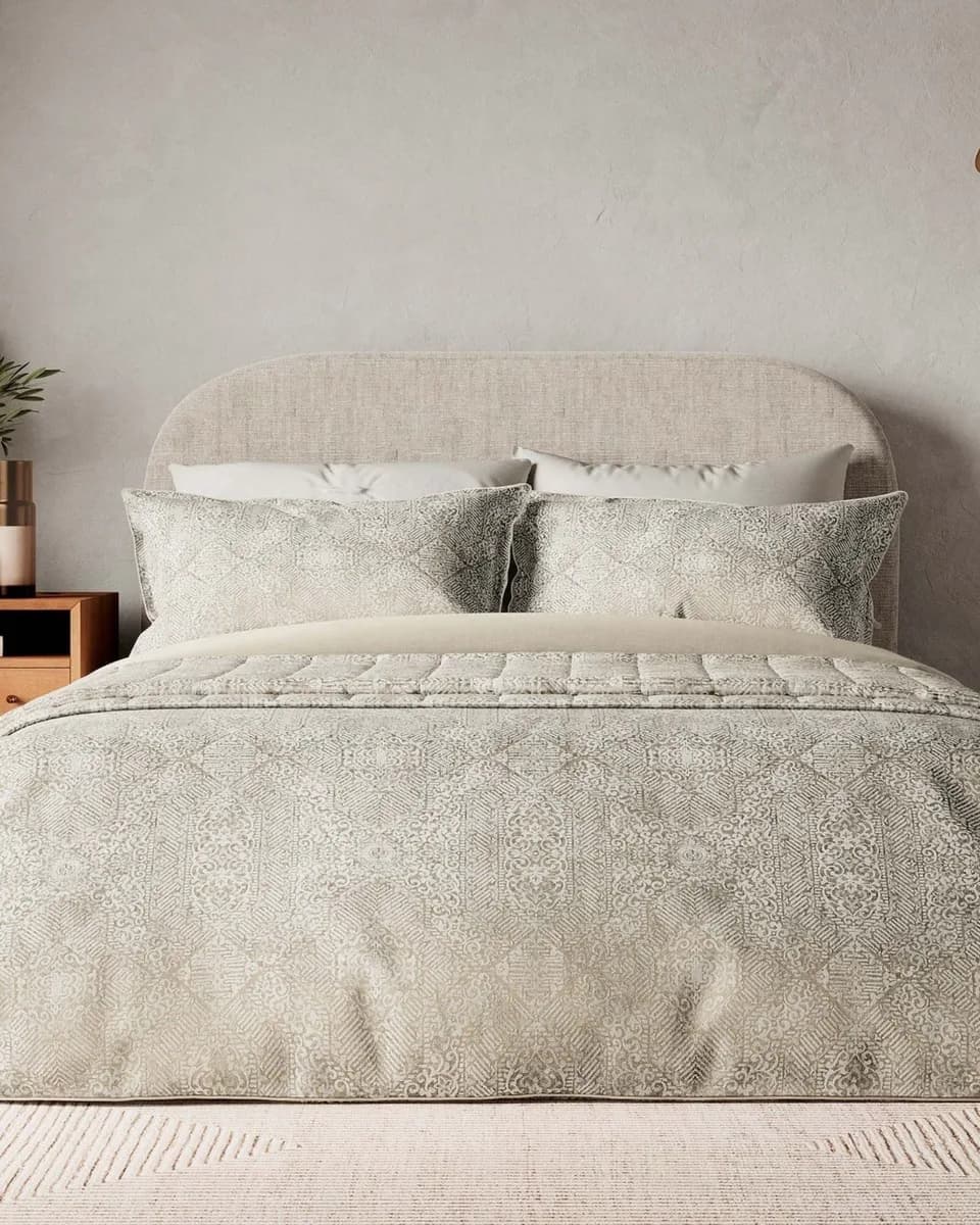 LINEN OBSESSION TEXTILE TRADING LLC - 19115 Bedeck of Belfast "Etana" Duvet Cover Sets in