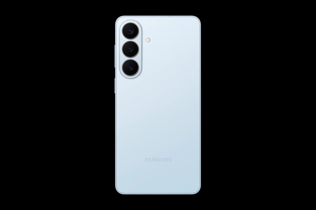 Samsung Galaxy S26+ , 6.7-inch Dynamic AMOLED 2X 120Hz, Snapdragon 8 Elite Gen 5, 50MP Triple Camera, 4900mAh Battery