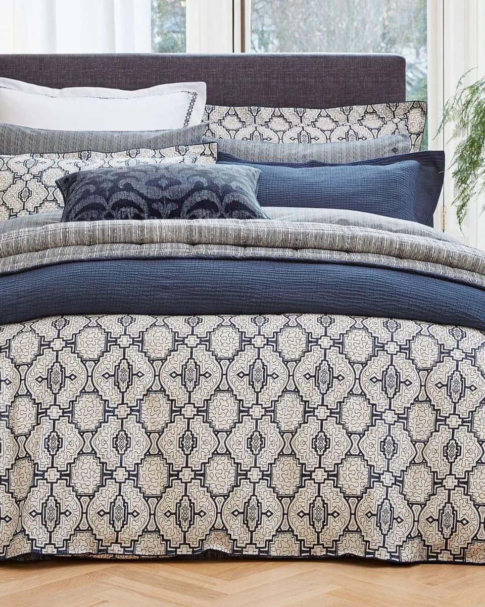 LINEN OBSESSION TEXTILE TRADING LLC - 19115 Bedeck of Belfast "Kateri" Duvet Cover and Pillow Case